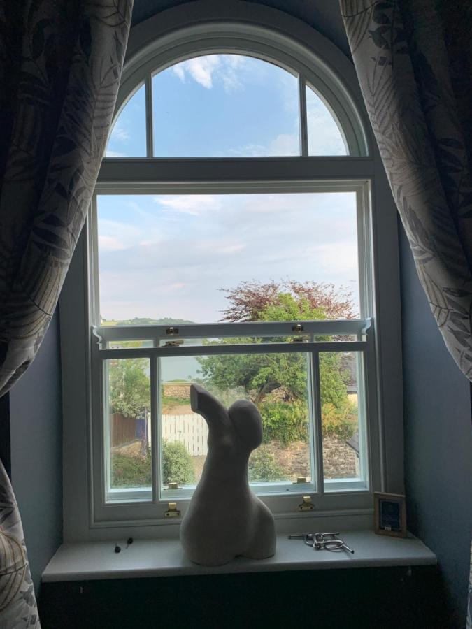 ローアーン Dylan Thomas Sea View Bed & Breakfast エクステリア 写真