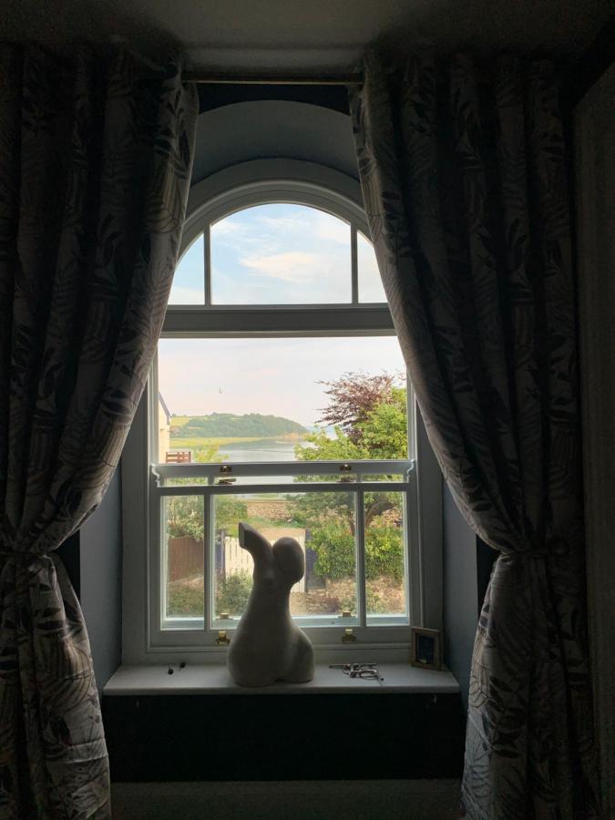 ローアーン Dylan Thomas Sea View Bed & Breakfast エクステリア 写真
