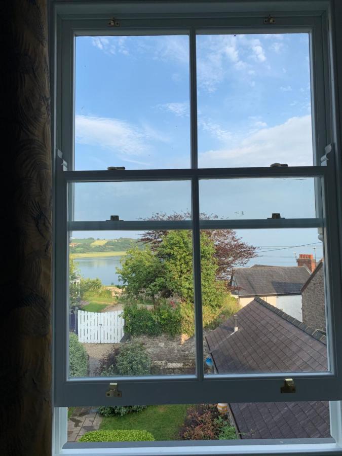 ローアーン Dylan Thomas Sea View Bed & Breakfast エクステリア 写真