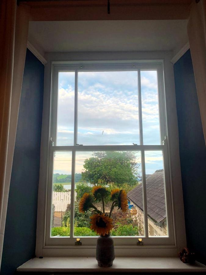 ローアーン Dylan Thomas Sea View Bed & Breakfast エクステリア 写真