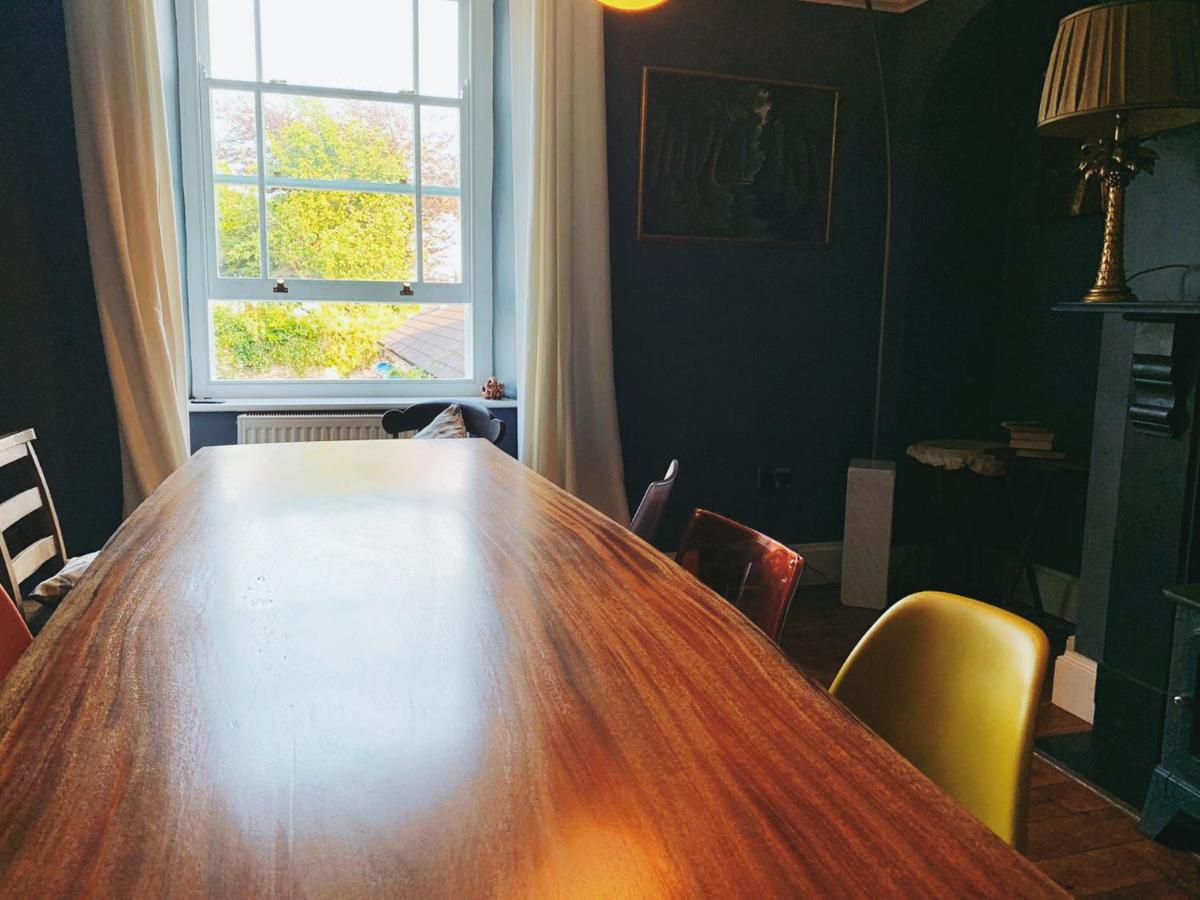 ローアーン Dylan Thomas Sea View Bed & Breakfast エクステリア 写真
