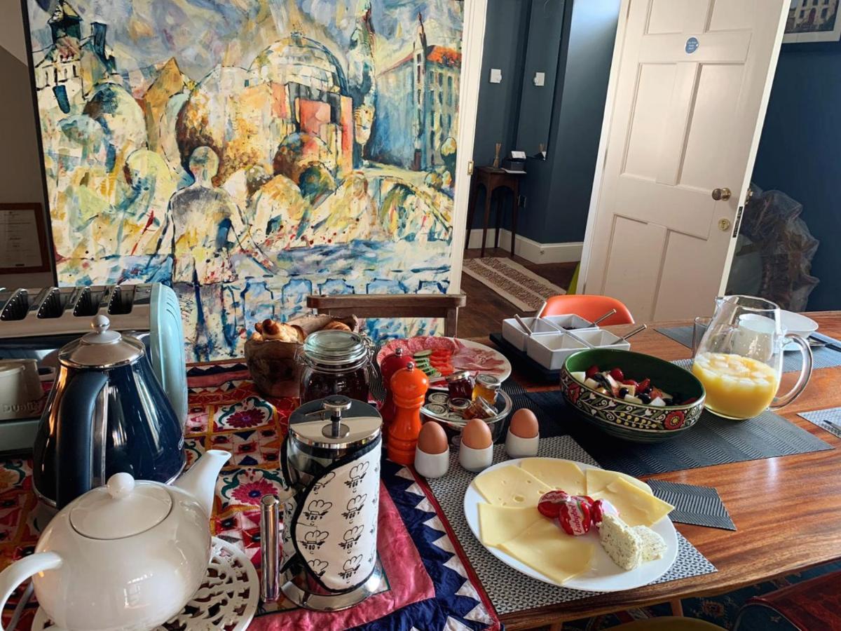 ローアーン Dylan Thomas Sea View Bed & Breakfast エクステリア 写真